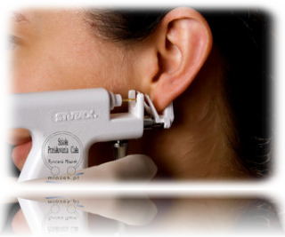 Image-przekłucie-uszu-studex